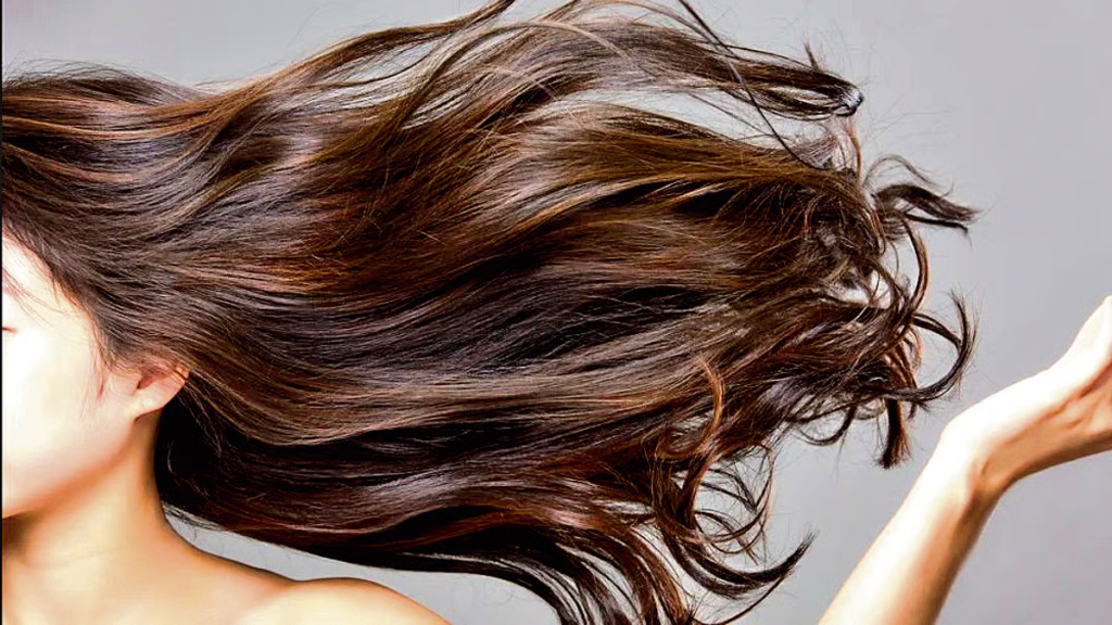 Everyday beauty tips for a fresh look with simple skincare, natural makeup, healthy hair, and self-care essentials.