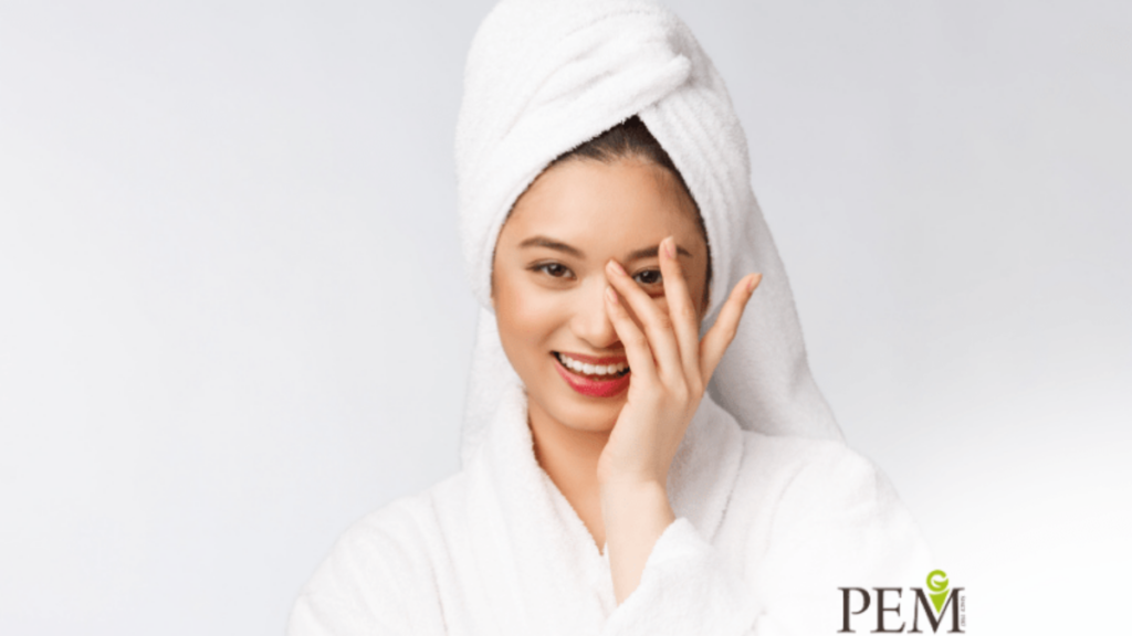 Alternative Text: Healthy and beautiful hair with a simple everyday haircare routine, showing strong, shiny, and well-maintained hair.