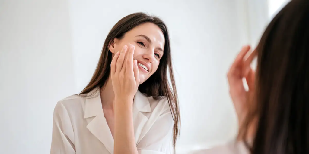 Glowing skin tips with a simple everyday skincare routine for healthy, fresh-looking skin in 2026.