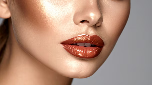 Beauty Trends 2026 featuring simple skincare, natural makeup, healthy hair, and easy everyday beauty tips.