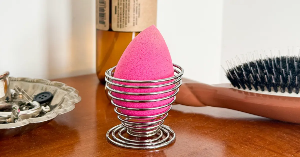 Beauty tools 2026 including makeup brushes, beauty sponges, facial rollers, hair brushes, scalp massagers, and other daily beauty essentials.